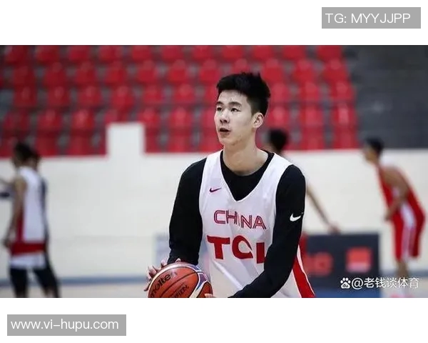 上海男篮郭昊文韧带扭伤，4-5周恢复期掀起球迷热议：未来的挑战与希望
