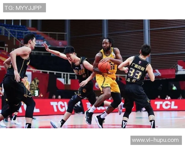 惊现四人夹击奇景!去NBA之前弗神得助上海渡难关 惊现四人夹击奇景!去NBA之前弗神得助上海渡难关