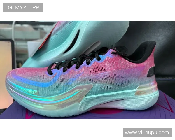 库里上脚的“蝙蝠侠”球鞋曝光，李宁团队火速送货暗藏玄机？联手惊喜或成定局